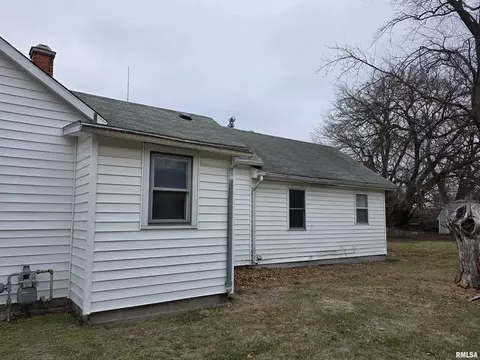 Exterior - 608 S Pine St, Delavan, IL 61734 photo 3 of 5