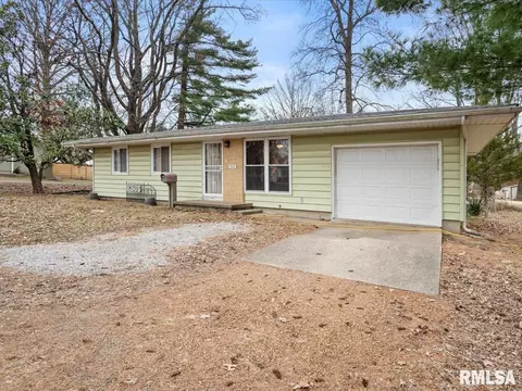 520 S 6th St, Herrin, IL 62948