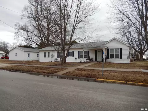 840 E Pierce St, Macomb, IL 61455