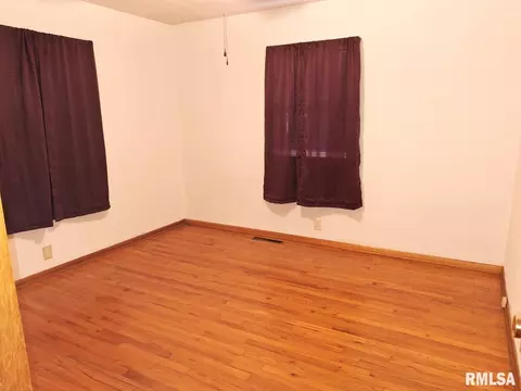 Bedroom - 336 N 14th St, Canton, IL 61520 photo 5 of 6