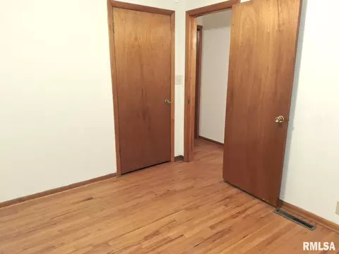 Bedroom - 336 N 14th St, Canton, IL 61520 photo 4 of 6