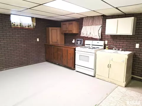Kitchen - 336 N 14th St, Canton, IL 61520 photo 6 of 6