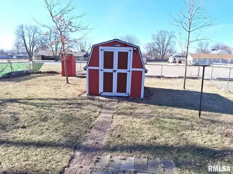 Exterior - 336 N 14th St, Canton, IL 61520 photo 3 of 5