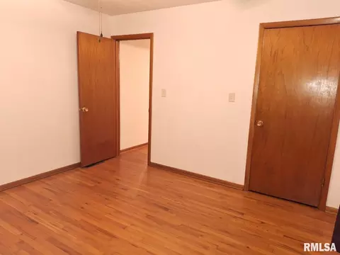 Bedroom - 336 N 14th St, Canton, IL 61520 photo 6 of 6