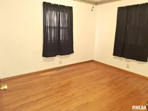 Bedroom - 336 N 14th St, Canton, IL 61520 photo 1 of 6