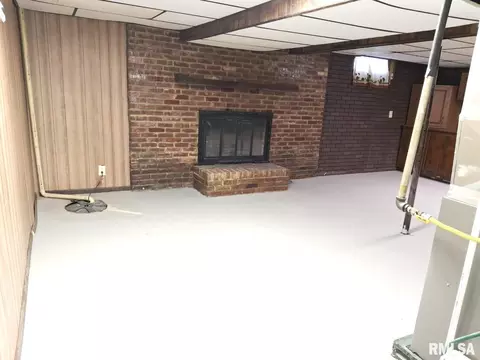 Living - 336 N 14th St, Canton, IL 61520 photo 4 of 5