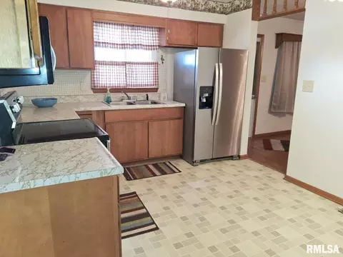 Kitchen - 336 N 14th St, Canton, IL 61520 photo 5 of 6