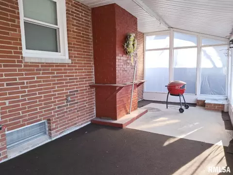 Exterior - 336 N 14th St, Canton, IL 61520 photo 2 of 5