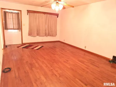 Living - 336 N 14th St, Canton, IL 61520 photo 3 of 5