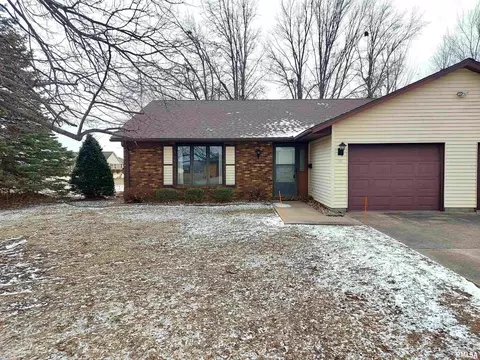 413 Evergreen Dr, Macomb, IL 61455