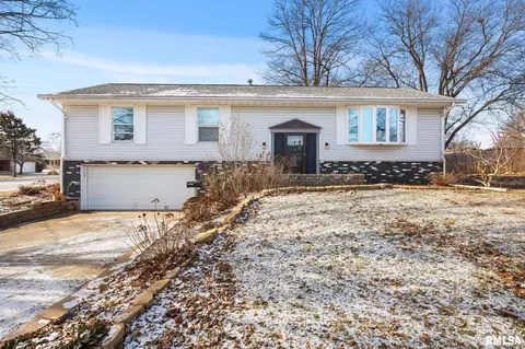 101 N Oregon Ave, Morton, IL 61550