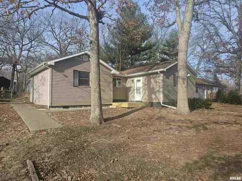 357 Bessler Lake Dr, Groveland, IL 61535