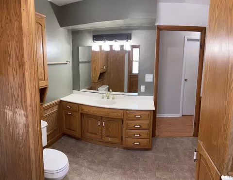 Bath - 1913 S Main St, Eureka, IL 61530 photo 2 of 3