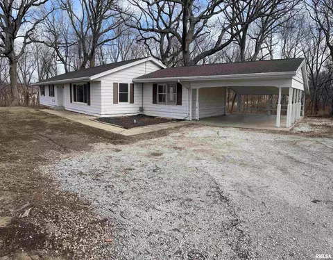 1913 S Main St, Eureka, IL 61530