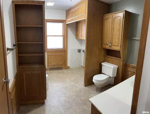 Bath - 1913 S Main St, Eureka, IL 61530 photo 1 of 3