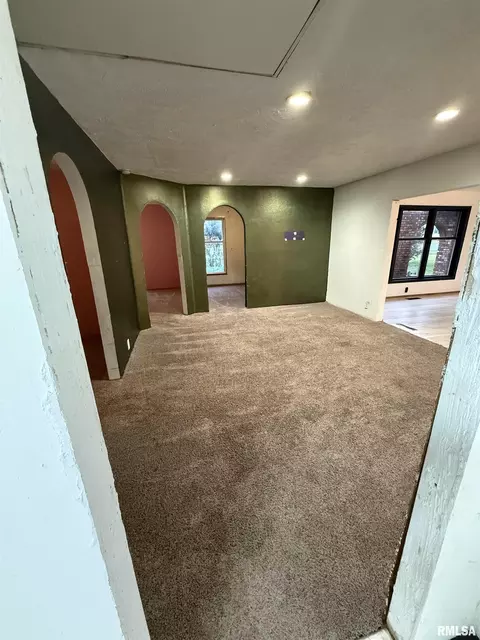 Entry Way - 808 S Victor St, Christopher, IL 62822 photo 3 of 4