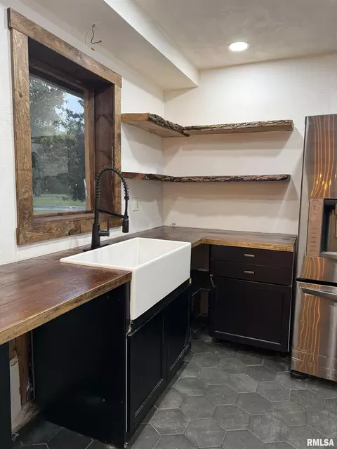 Kitchen - 808 S Victor St, Christopher, IL 62822 photo 2 of 2
