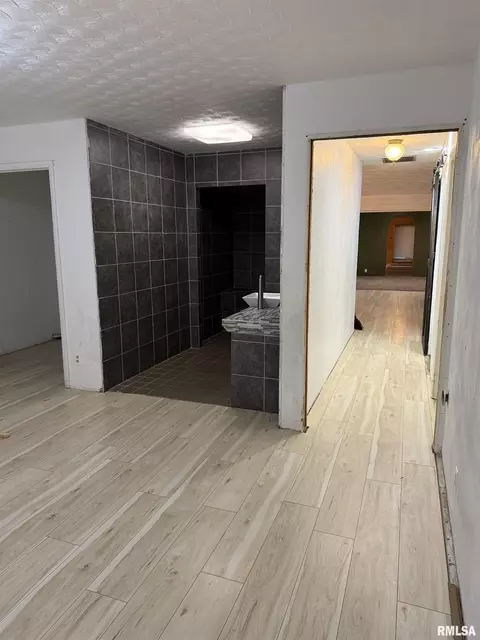 Entry Way - 808 S Victor St, Christopher, IL 62822 photo 2 of 4