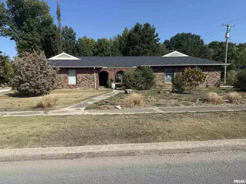808 S Victor St, Christopher, IL 62822
