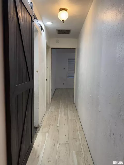 Entry Way - 808 S Victor St, Christopher, IL 62822 photo 1 of 4