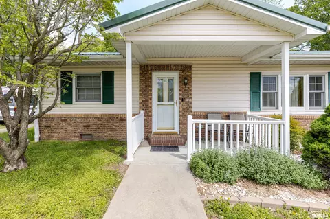 100 E Rea St, Valier, IL 62891 photo 3