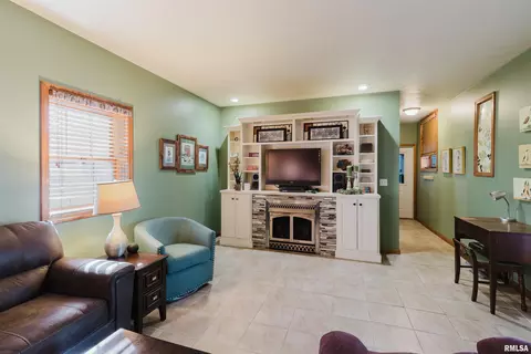 100 E Rea St, Valier, IL 62891 photo 24