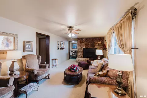 100 E Rea St, Valier, IL 62891 photo 7