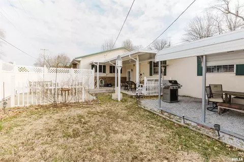 100 E Rea St, Valier, IL 62891 photo 5