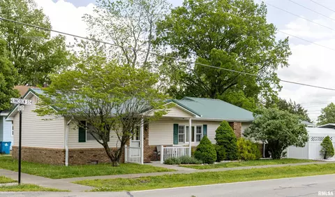100 E Rea St, Valier, IL 62891 photo 2