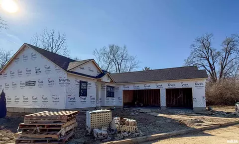 2724 W Woods Edge Dr, Peoria, IL 61614
