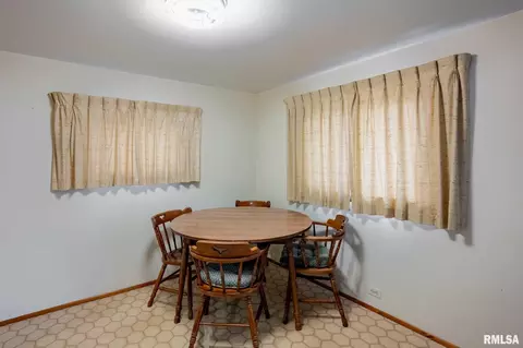 Dining - 1720 Camp Cedar Point Ln, Makanda, IL 62958 photo 2 of 2