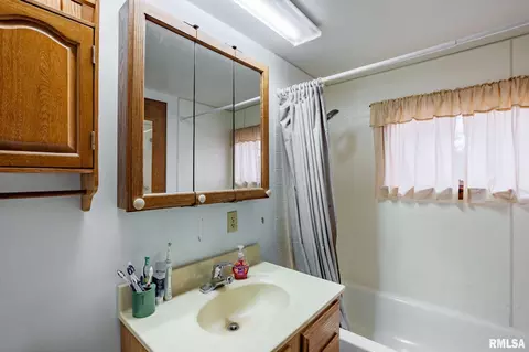 Bath - 1720 Camp Cedar Point Ln, Makanda, IL 62958 photo 2 of 2