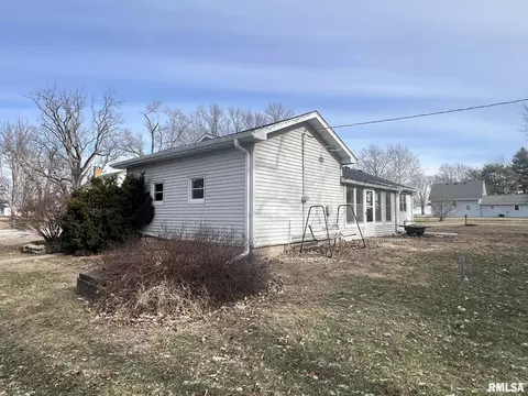 Exterior - 105 E Fillmore St, Sciota, IL 61475 photo 3 of 4