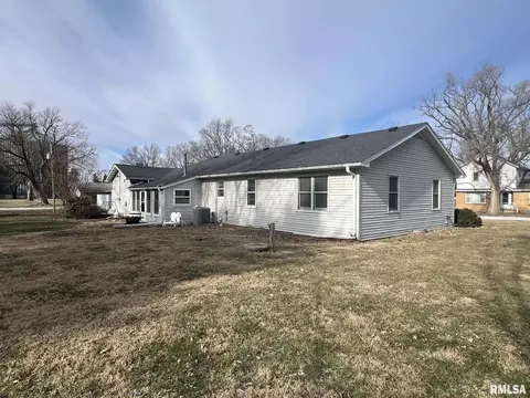 Exterior - 105 E Fillmore St, Sciota, IL 61475 photo 2 of 4