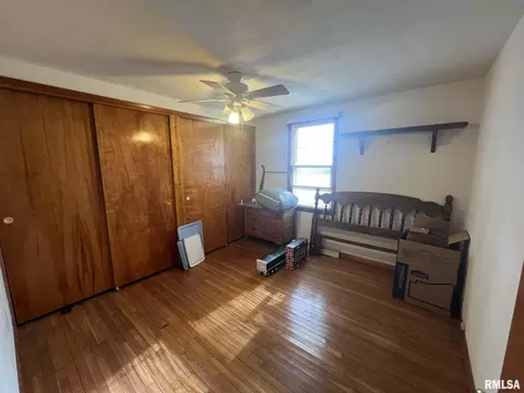 Bedroom - 105 E Fillmore St, Sciota, IL 61475 photo 3 of 5