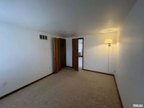 Bedroom - 105 E Fillmore St, Sciota, IL 61475 photo 4 of 5