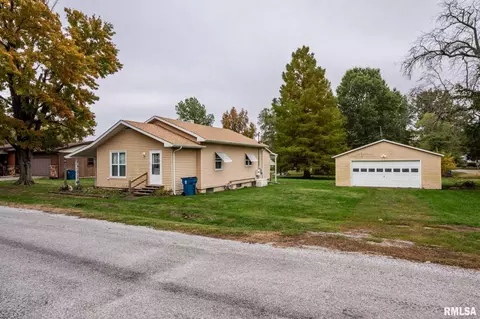 308 W Flora St, Valier, IL 62891