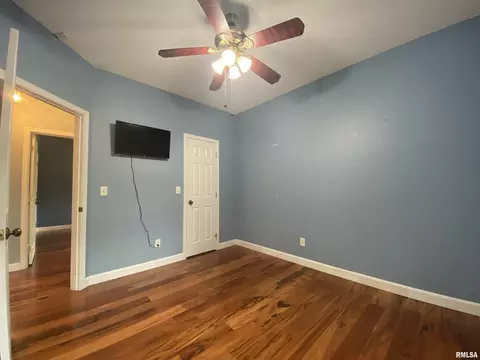 Bedroom - 17794 E Fairfield Rd, Mount Vernon, IL 62864 photo 3 of 6