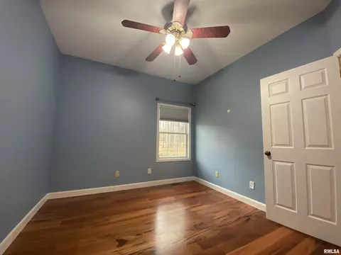 Bedroom - 17794 E Fairfield Rd, Mount Vernon, IL 62864 photo 4 of 6