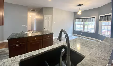 Entry Way - 17794 E Fairfield Rd, Mount Vernon, IL 62864 photo 5 of 5