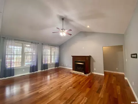 Living - 17794 E Fairfield Rd, Mount Vernon, IL 62864 photo 1 of 1