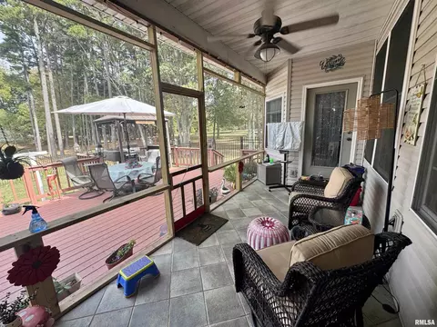 Exterior - 17794 E Fairfield Rd, Mount Vernon, IL 62864 photo 6 of 14