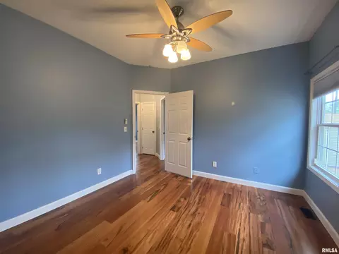 Bedroom - 17794 E Fairfield Rd, Mount Vernon, IL 62864 photo 6 of 6