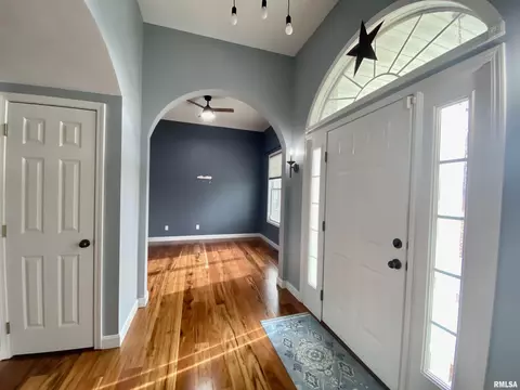 Entry Way - 17794 E Fairfield Rd, Mount Vernon, IL 62864 photo 3 of 5