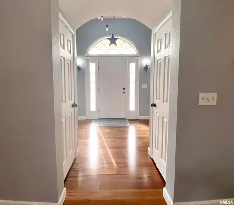 Entry Way - 17794 E Fairfield Rd, Mount Vernon, IL 62864 photo 1 of 5