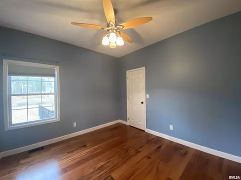 Bedroom - 17794 E Fairfield Rd, Mount Vernon, IL 62864 photo 5 of 6