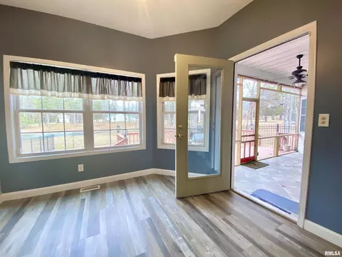Exterior - 17794 E Fairfield Rd, Mount Vernon, IL 62864 photo 3 of 14