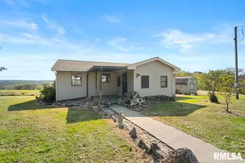 42 Bowed Tree Rd, Stonefort, IL 62987