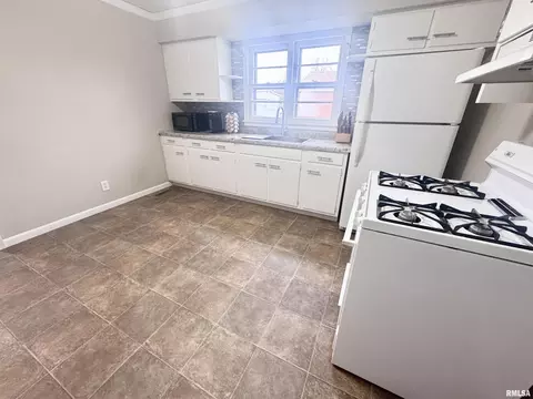 Kitchen - 404 E Carter St, Marion, IL 62959 photo 3 of 3