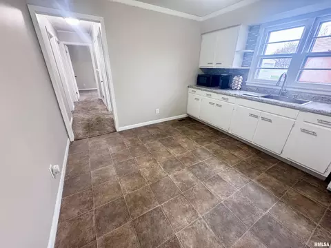 Entry Way - 404 E Carter St, Marion, IL 62959 photo 1 of 3